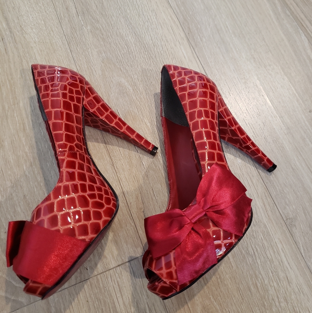 Paris Hilton red heels